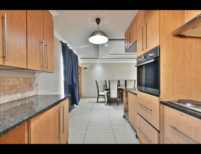 3 BEDROOM TOWNHOUSE FOR SALE IN SONNEGLANS